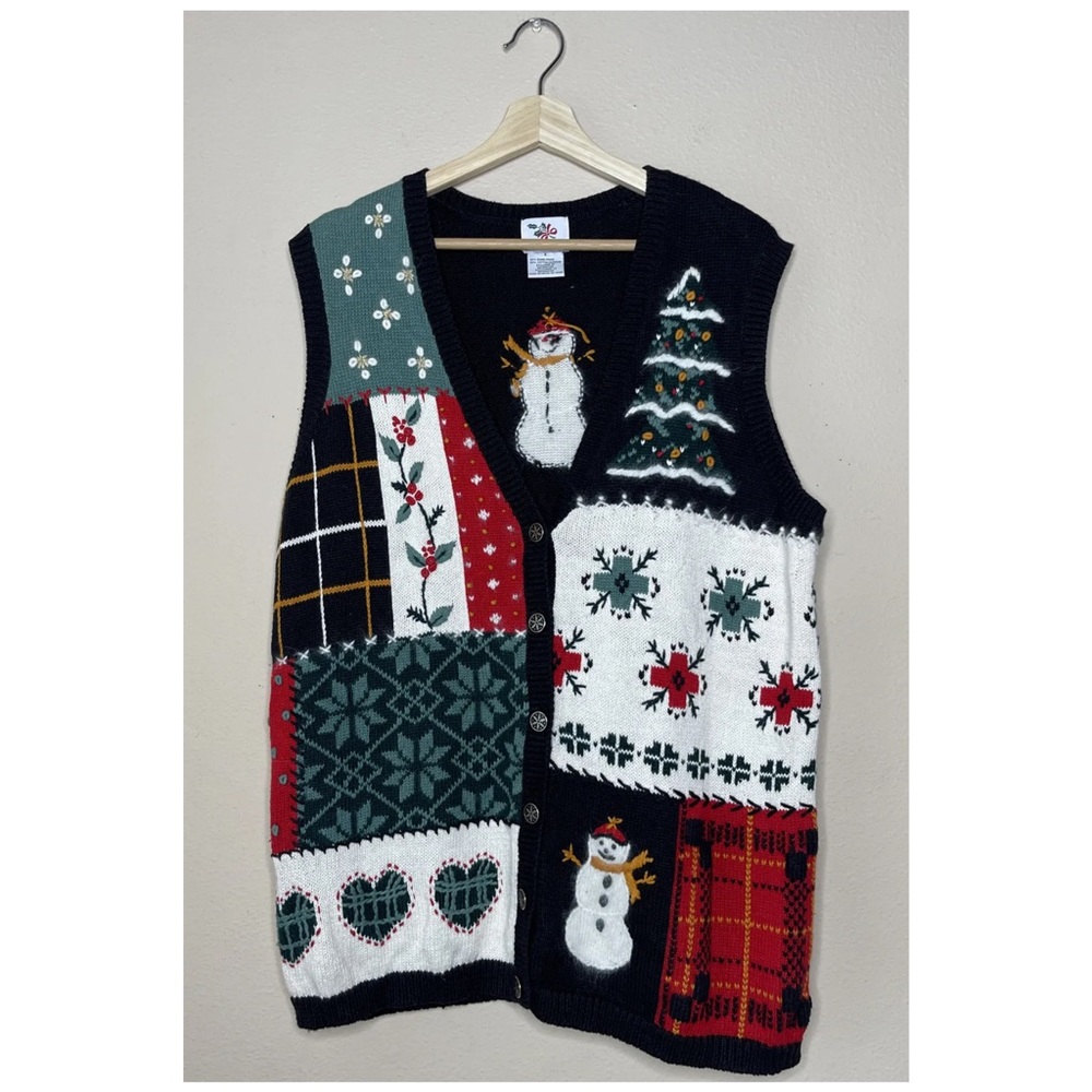 NUTCRACKER women’s holiday vest, Ramie/cotton blend, snowflake buttons Down